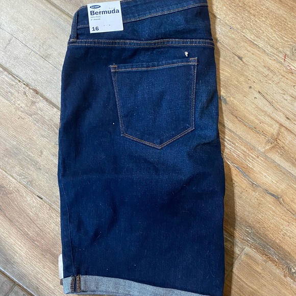 NWT Old Navy Bermuda Shorts - Picture 2 of 3